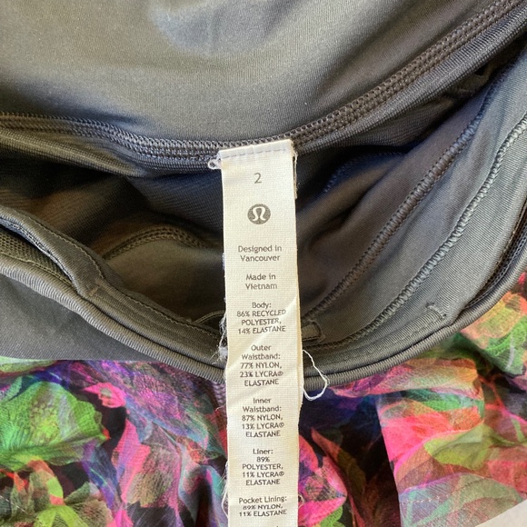 Lululemon Speed Up LR Lined Short Vivid Floral Tone Multi Size 2 - Picture 6 of 10
